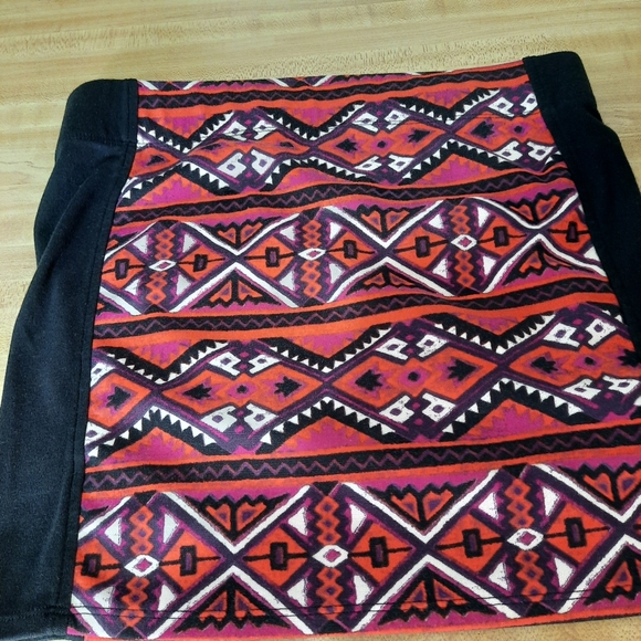 Nollie Aztec Print womens Miniskirt size medium soft - Picture 5 of 5